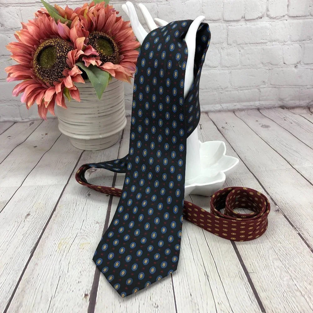 vintage tommy Hilfiger silk tie preppy business office attire